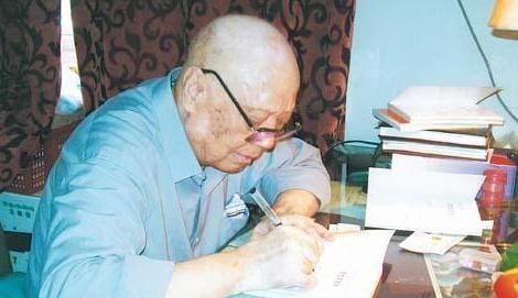 警卫团团长张耀祠:保卫主席43年,主席:比子女都周到