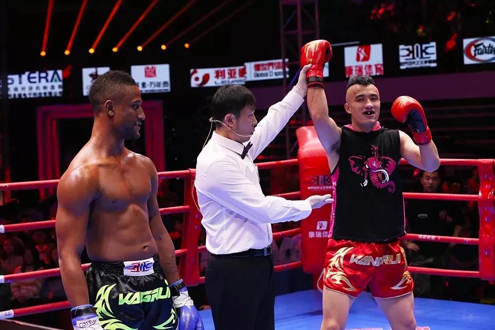 人物|中国格斗狂蟒,会写诗的格斗高手