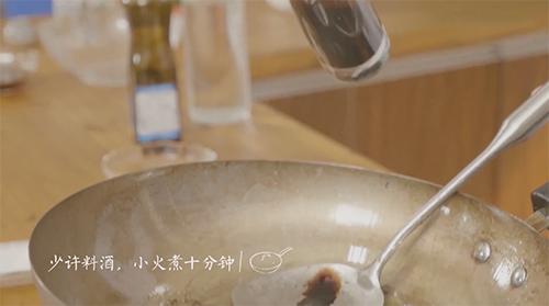 经典名菜葱烧海参冬季进补首选,海参菜谱之葱烧海参做法