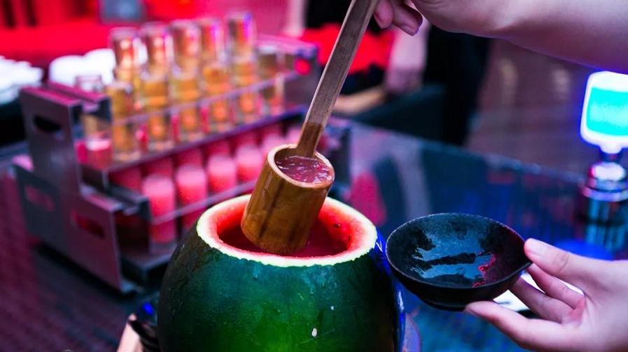 和平区这家酒馆藏着太多“怪物”，个顶个出奇，很多都没喝过