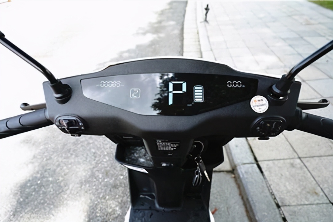 电动车半路没电了怎么办教你一招,电动车没电了打开哪个开关还能跑