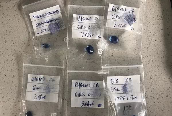 蓝宝石表面容易有脏东西,蓝宝石在家怎么辨别真假