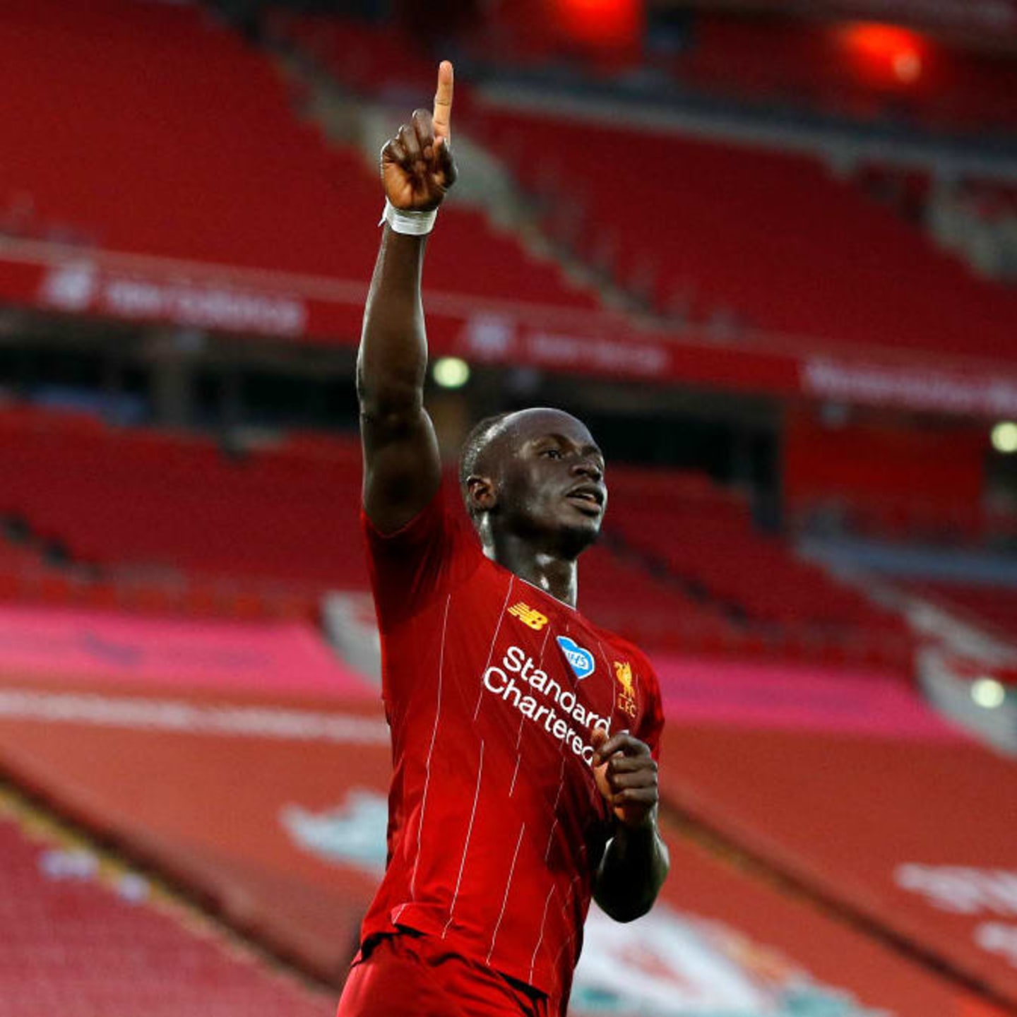 利物浦首夺英超冠军阵容,利物浦英超夺冠后主力阵容分析