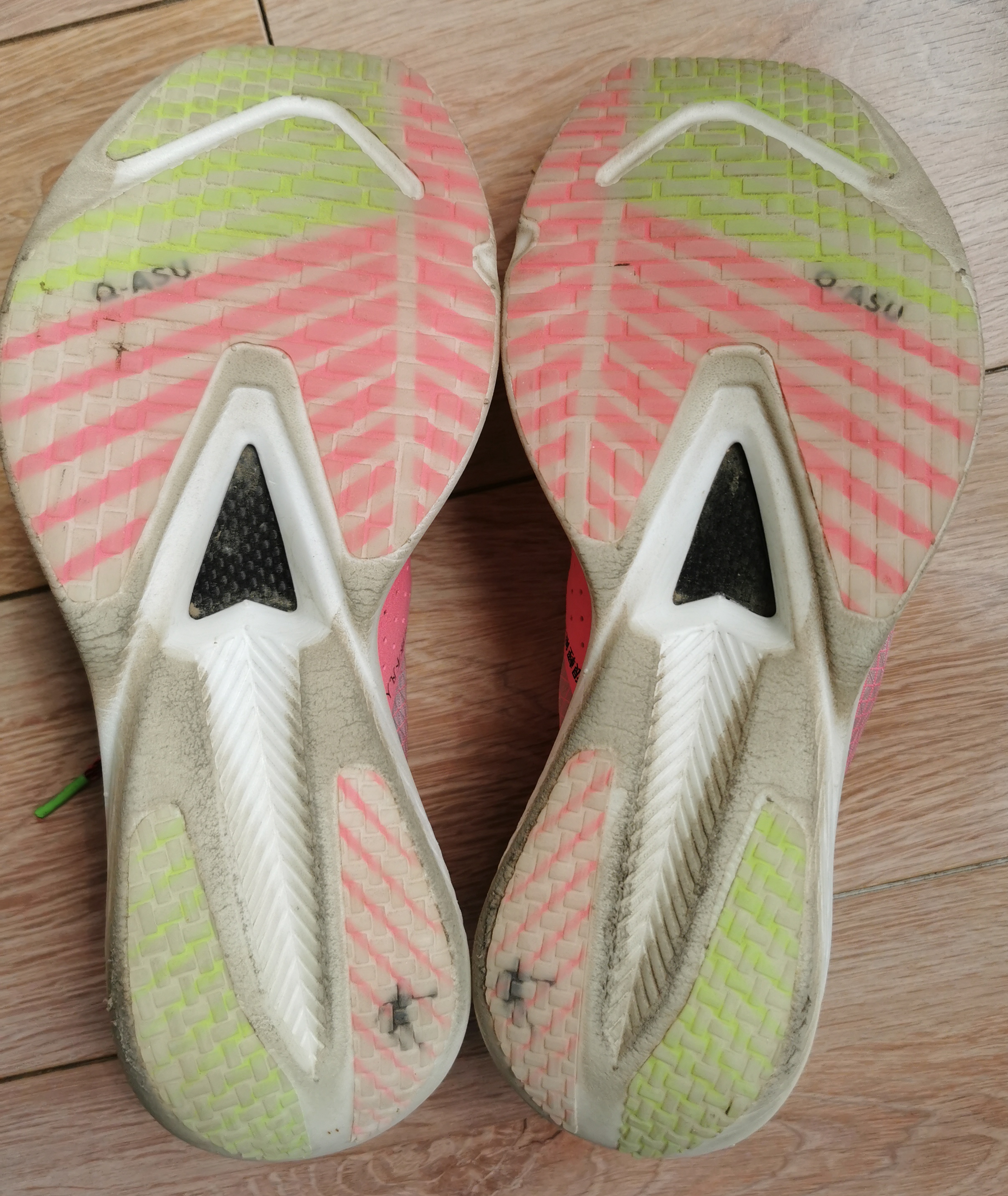 乔丹飞影pb4和安踏c2025gt哪个好,乔丹跑鞋飞影pb3.0多少钱