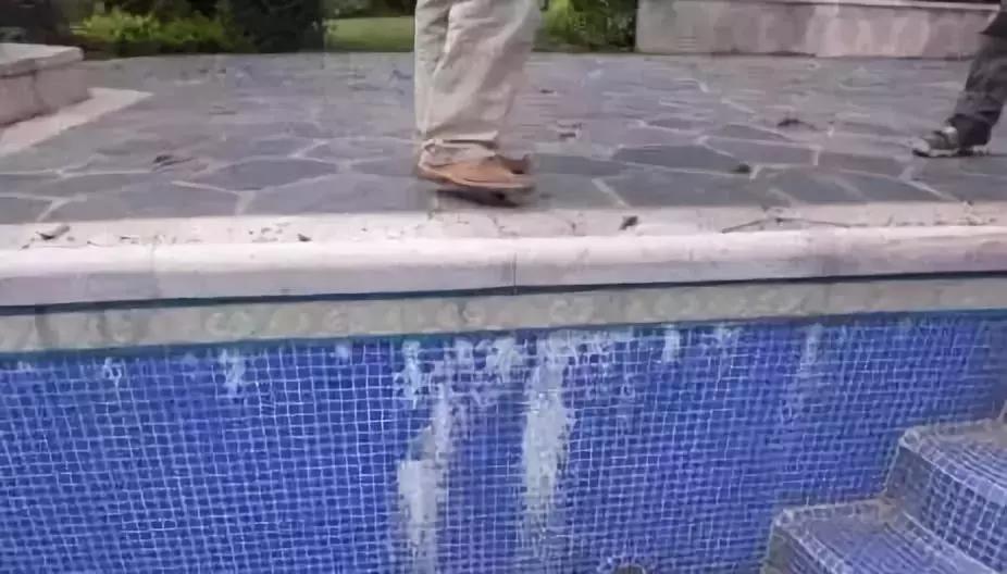 石材都需要做防泛碱处理,石材铺装泛碱如何处理