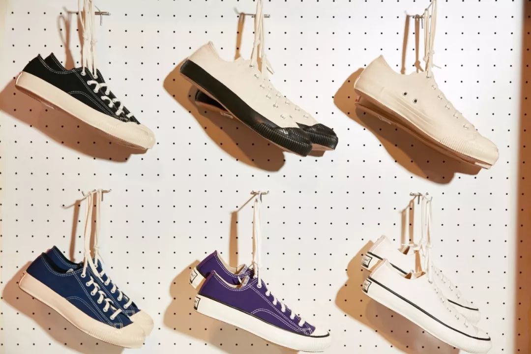 匡威帆布鞋和vans哪个好,帆布鞋不是匡威丢人吗