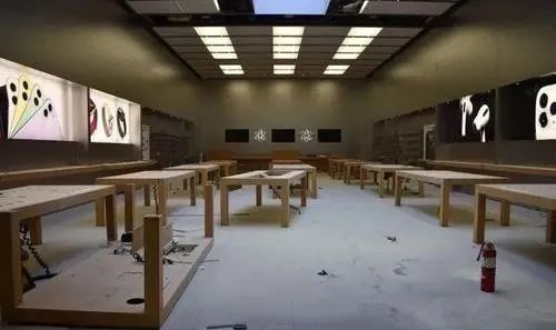 美国民众抢劫苹果手机店,美国苹果商店洗劫案