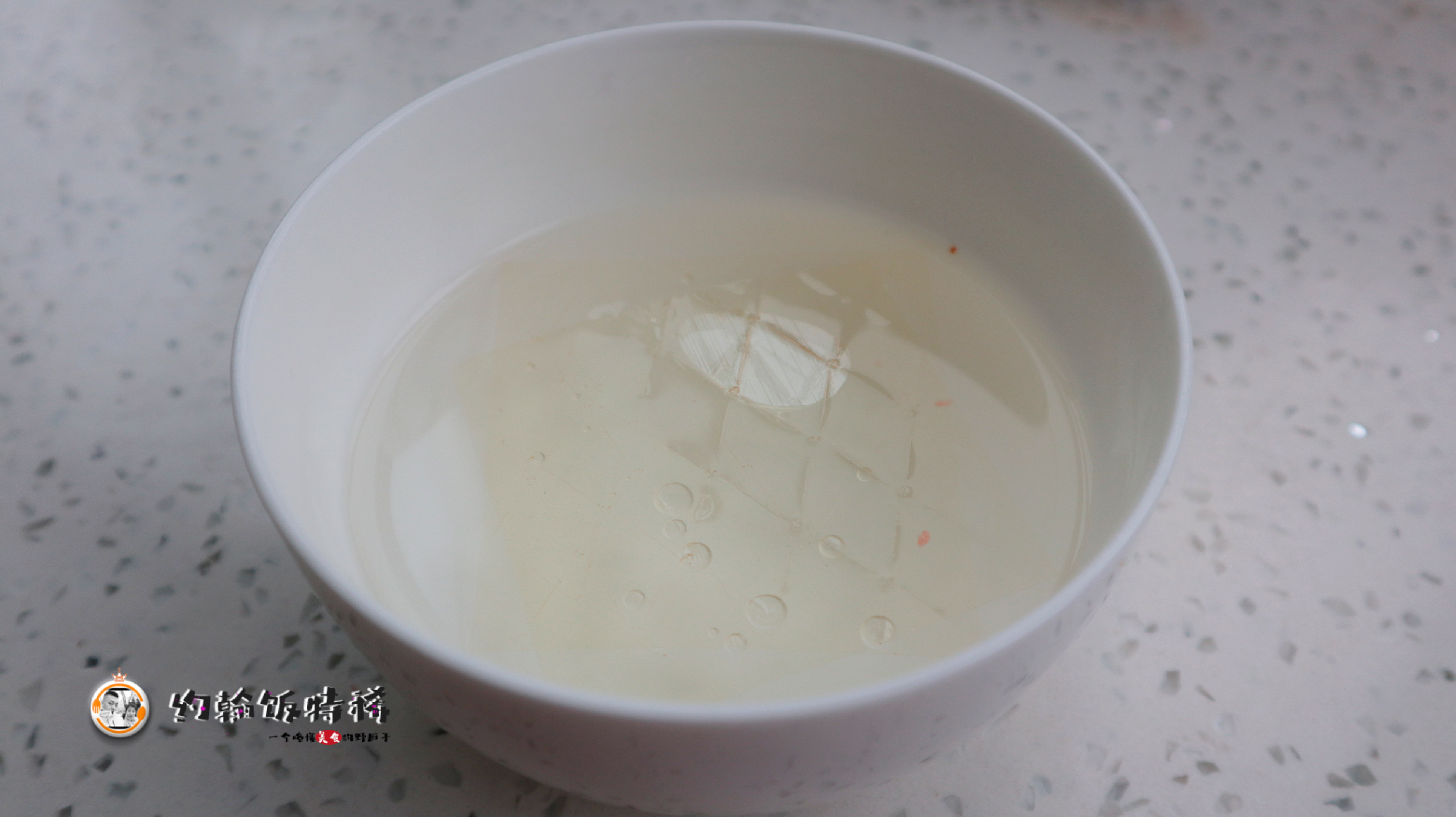 它是“天然消食片”，遇到多买点，捏成球，每天吃2粒，消食化积