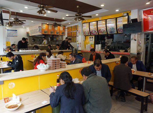 游山城重庆过大美三峡,游重庆山城吃地道的重庆火锅