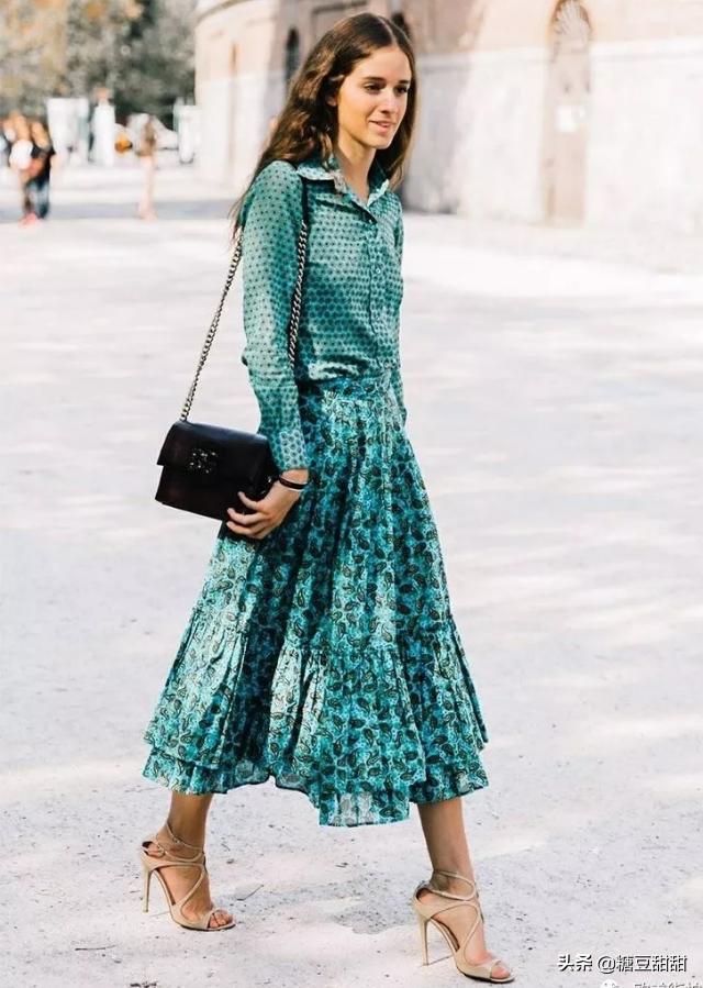 碎花裙怎么搭配好看,碎花裙怎么搭配更好看