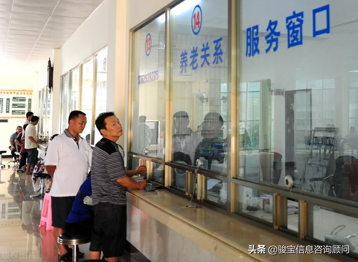 公务员辞职医疗保险怎么办,公务员辞职了社保和医保怎么处理