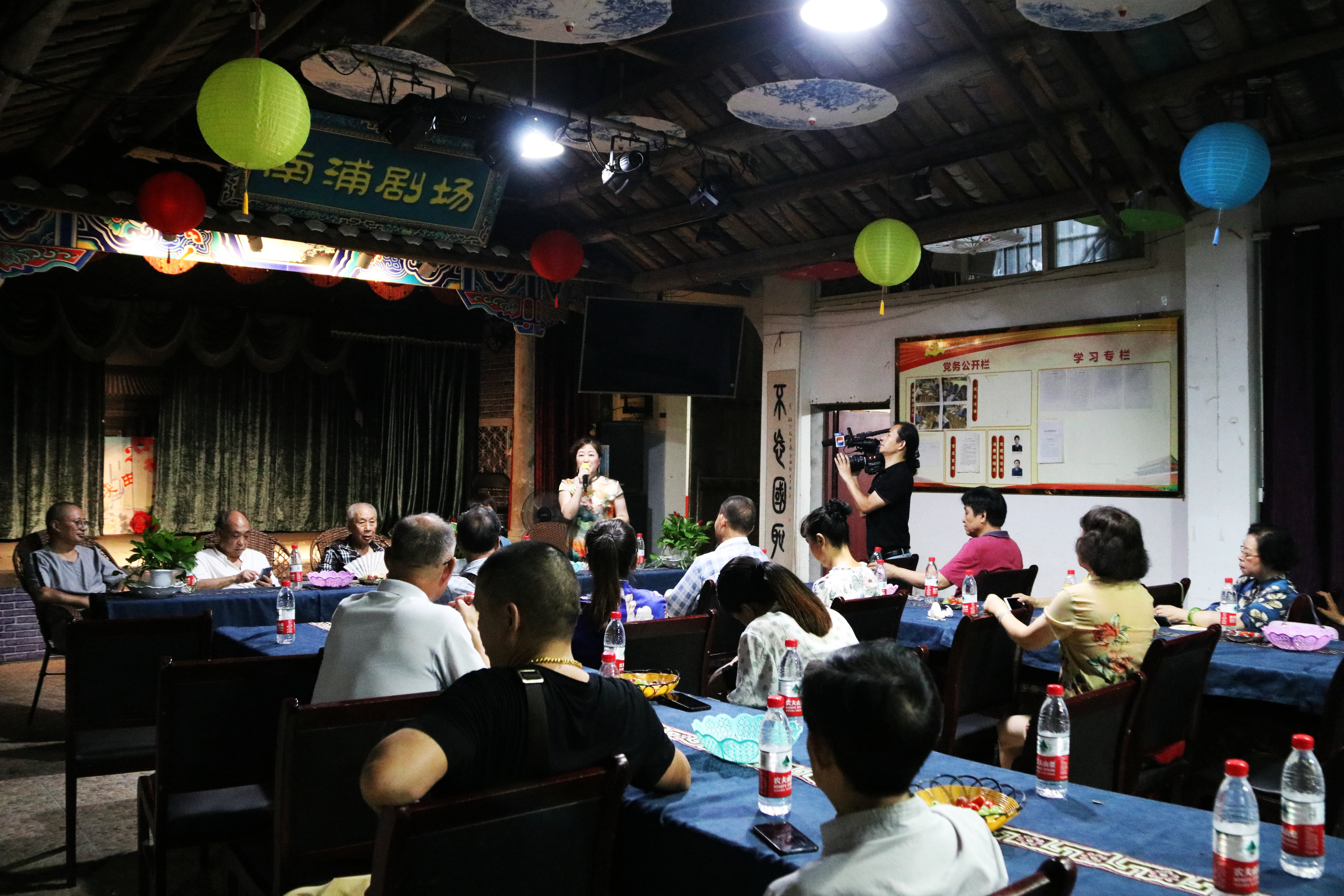 记“周元梅.水果仙子刺绣作品展”