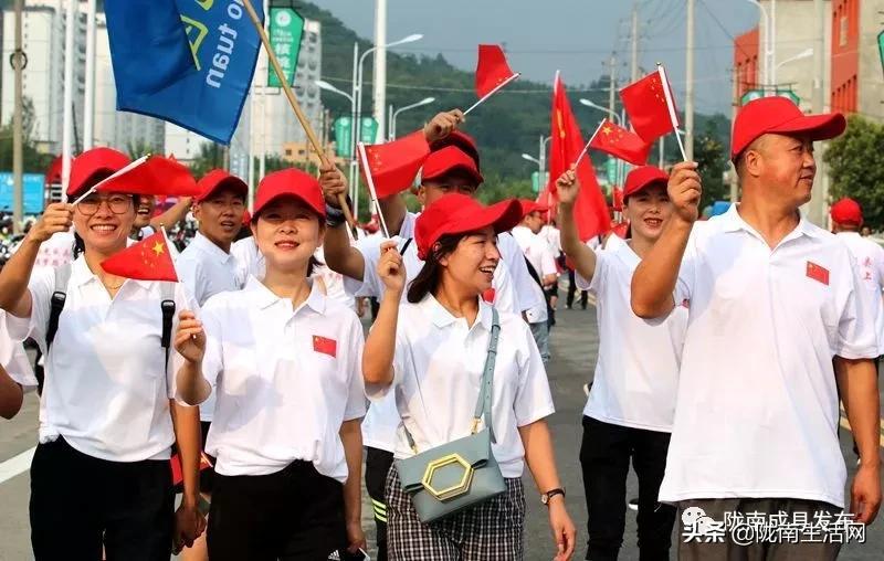 我叫成县，这是我2019年的自拍照