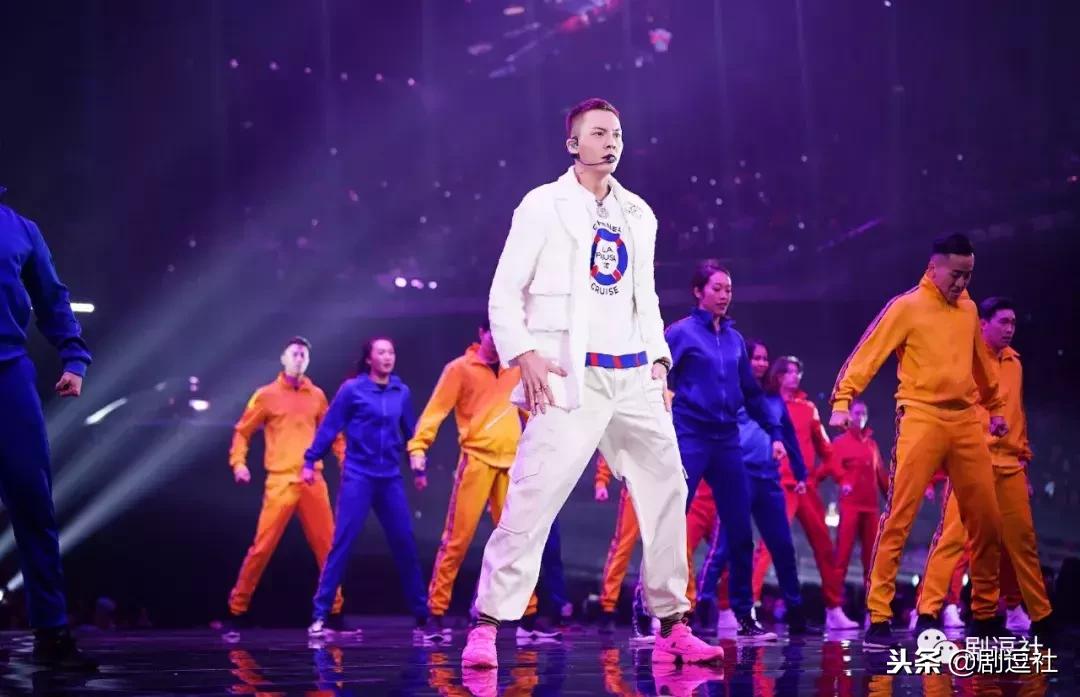 江苏卫视跨年是全开麦吗,江苏卫视跨年晚会live