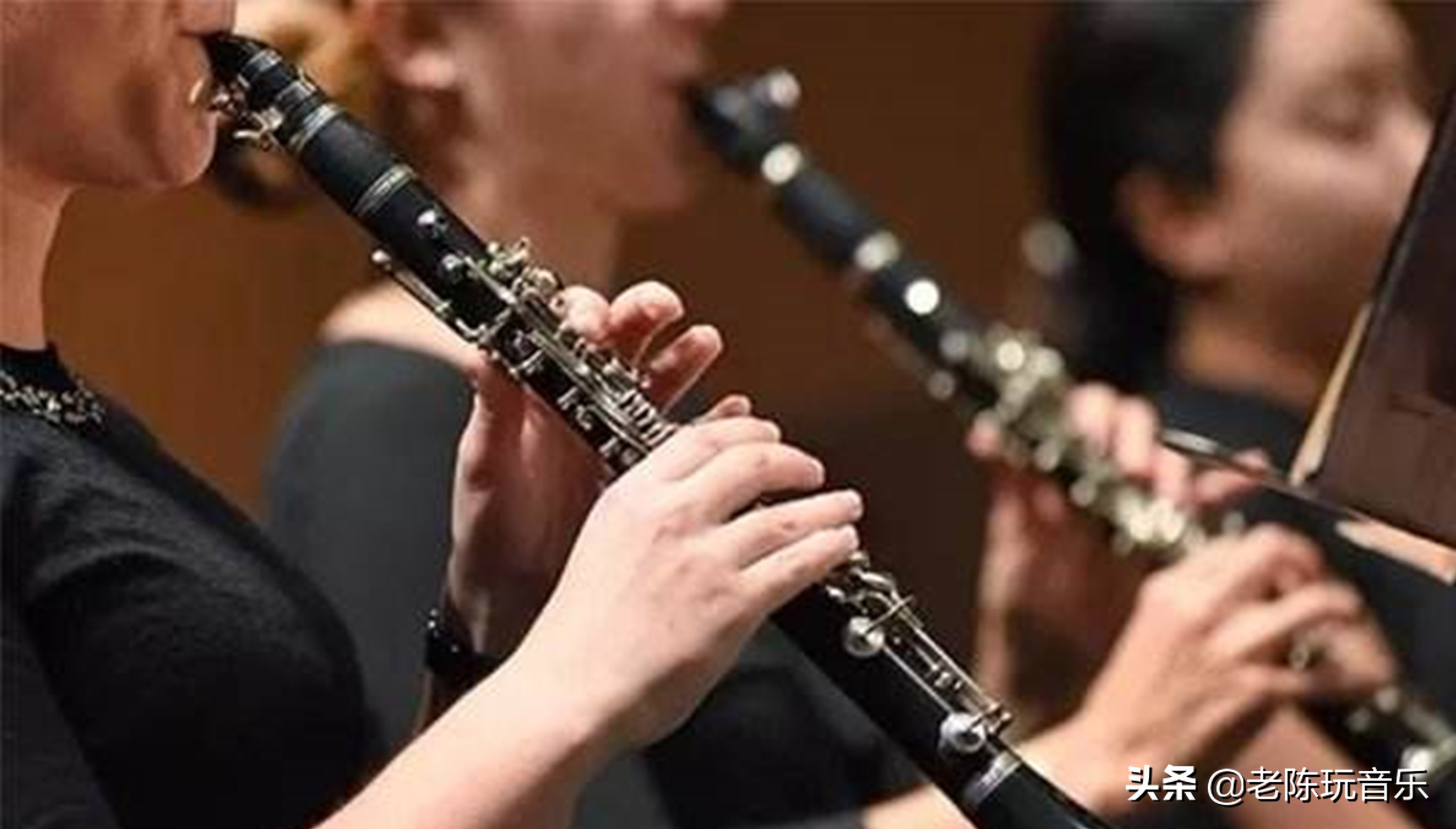 黑管和萨克斯的区别,黑管和萨克斯指法一样吗