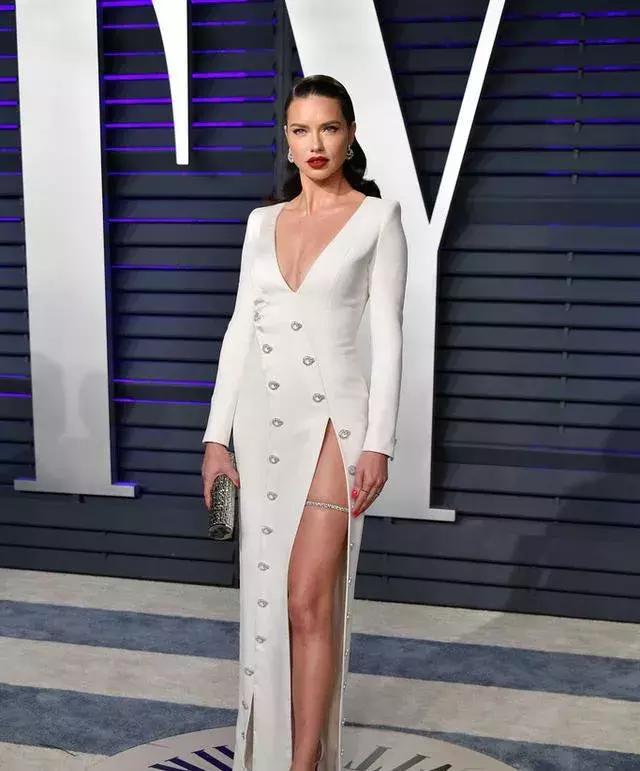 ladygaga奥斯卡佩戴大黄钻石,ladygaga黄宝石