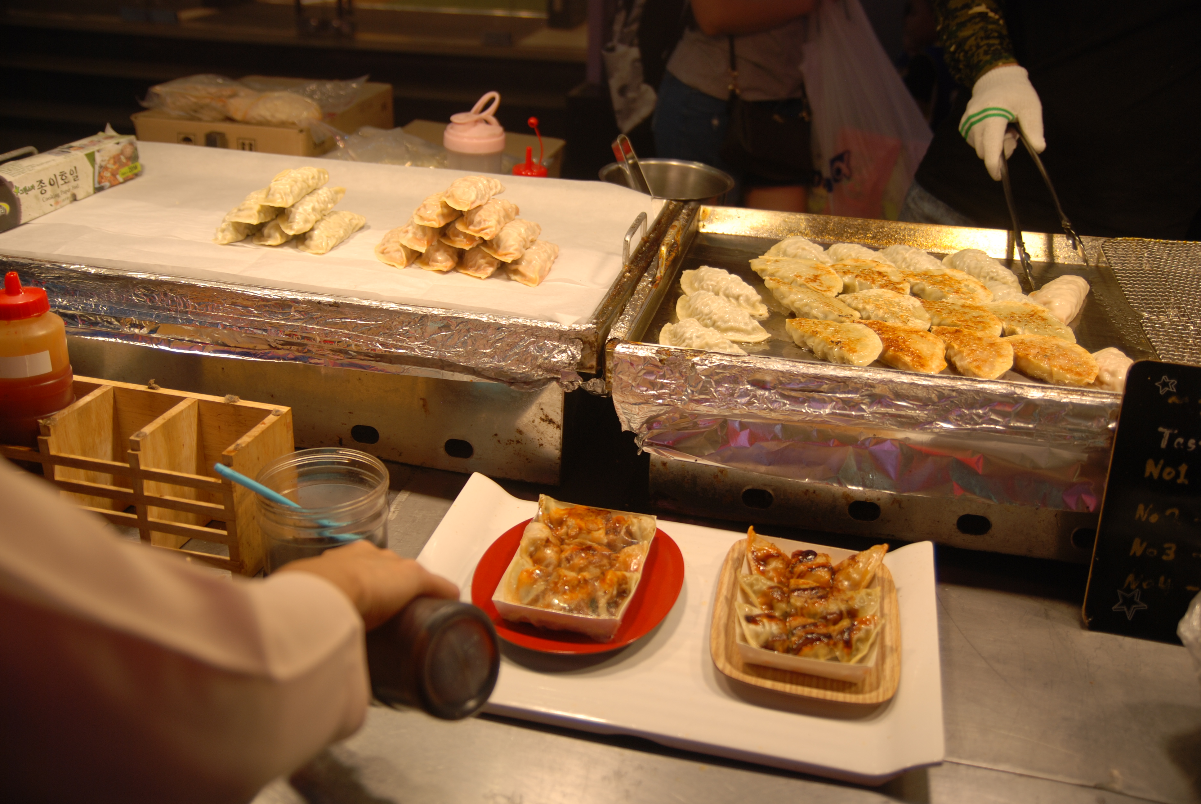 韩国紫菜包饭年糕,韩国美食一条街紫菜饭