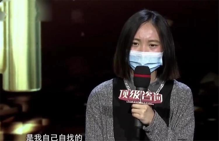 女生私自拿室友化妆品,女孩偷用室友护肤品遭毁容完整版