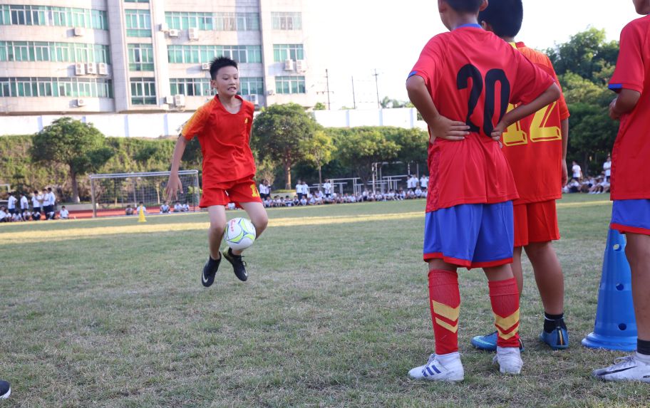 足球明星进校园,足球教练进校园