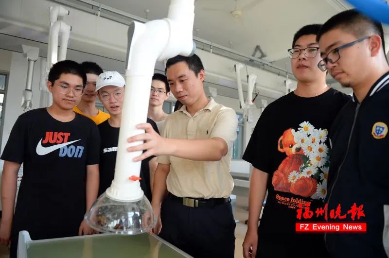 福州八中又火了！签下两名名校博士！还准备放大招……