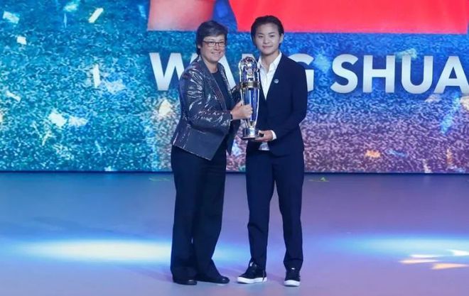 小到中国足球，大到中国体育，太需要王霜这款偶像运动员了