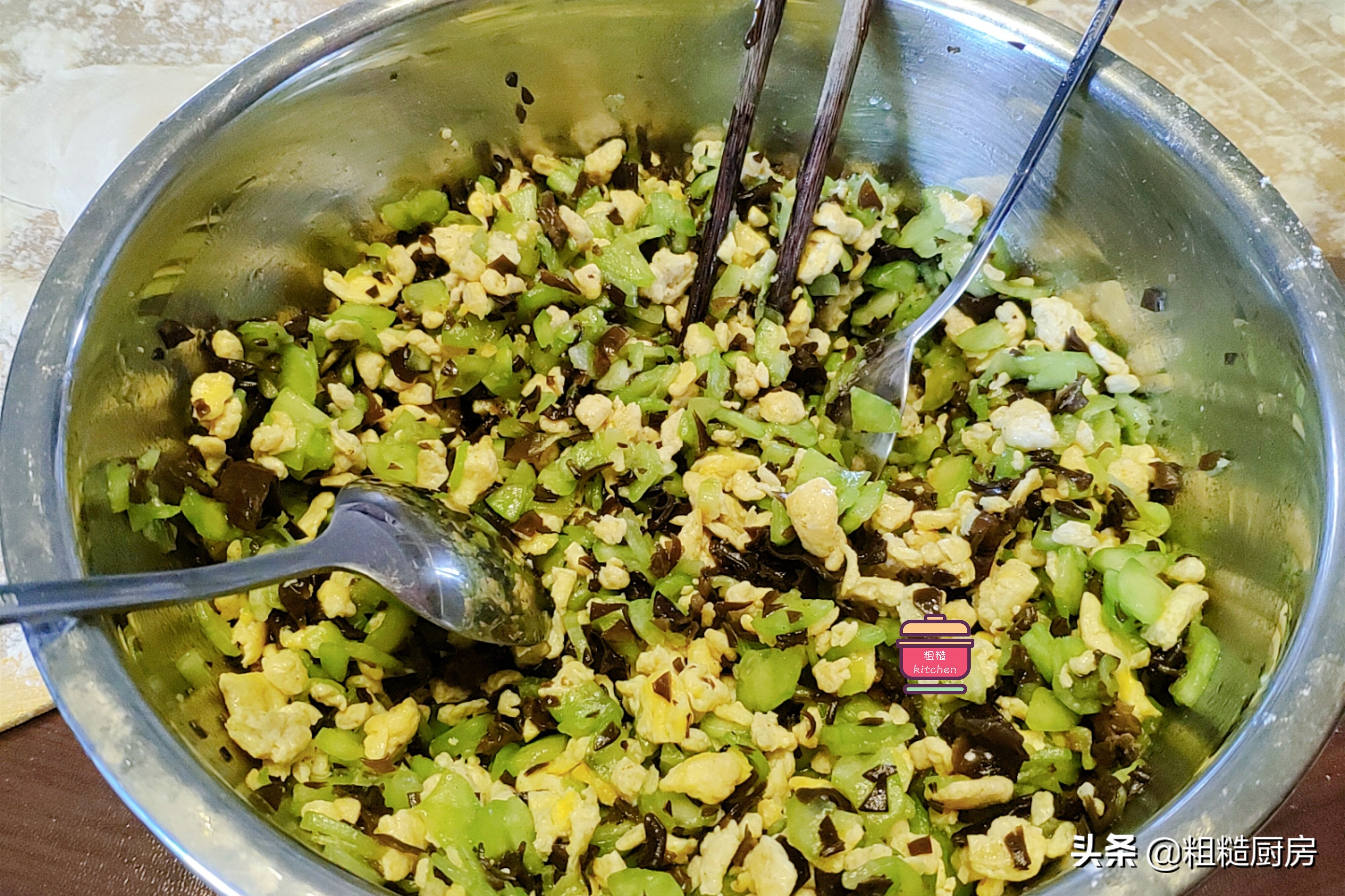 明日入伏，包“头伏饺子”有讲究，吃这3种素馅饺子，美味不油腻