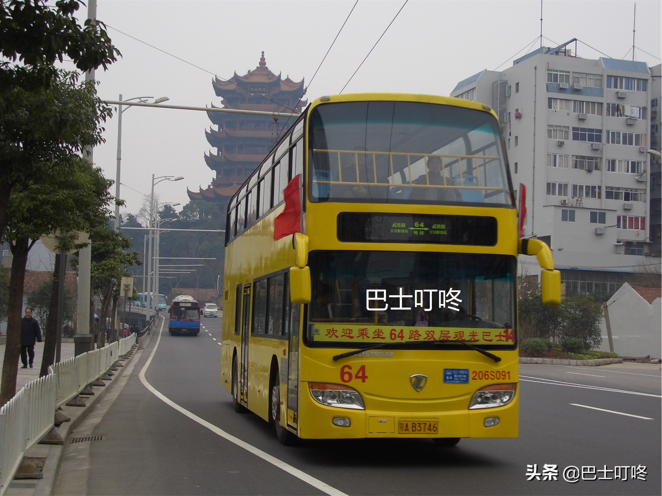 武汉双层巴士历史,武汉大批量购买双层巴士