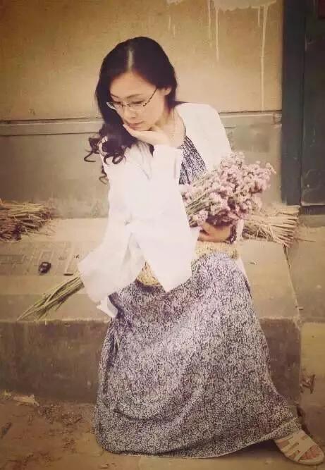 李明春浅议胭脂茉莉十四行诗,胭脂茉莉获首届唐刚诗歌奖