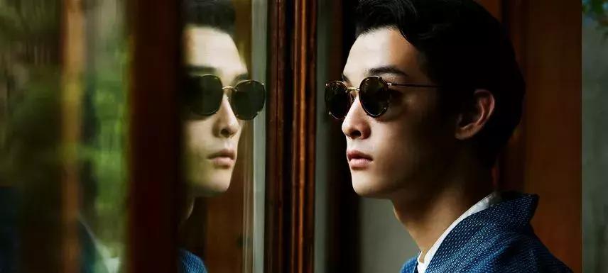 太阳镜最佳戴法,智能穿戴太阳镜