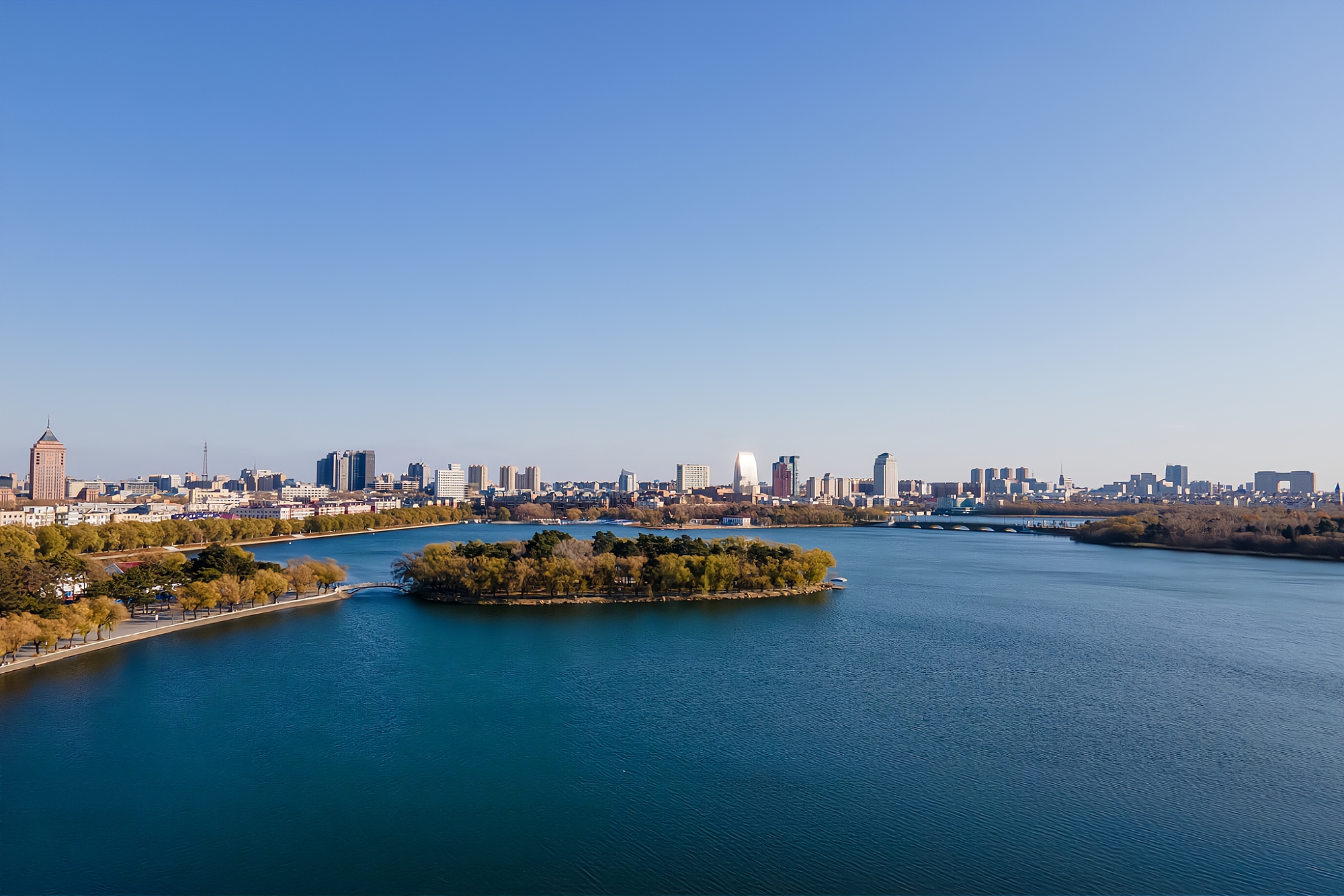 长春南湖公园，全国第二大城市公园，初冬时的景色依然美如画