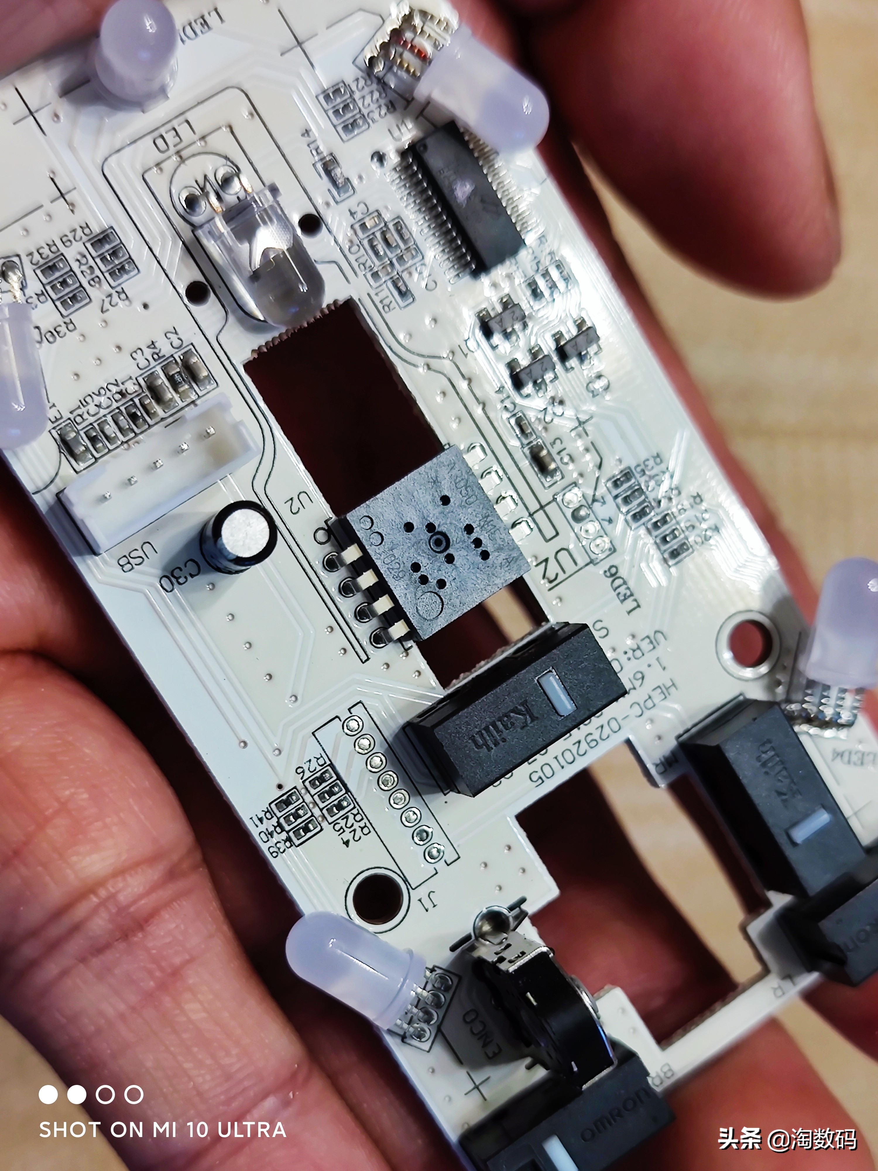 欧姆龙鼠标微动开关盖子如何拆,欧姆龙蓝点微动鼠标