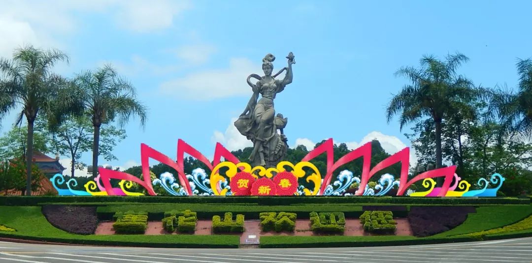 莲花山爬金山位置 (莲花山风景区爬金山)