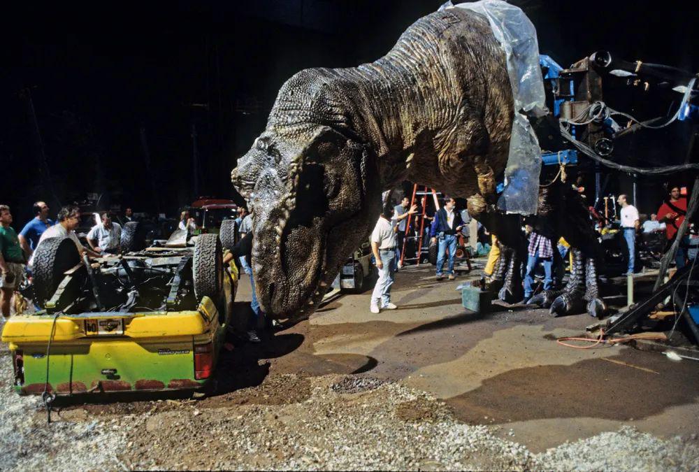 周星驰为什么电影越拍越少,周星驰开启电影之路