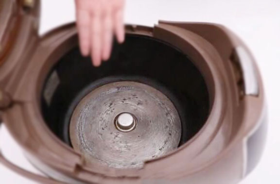 清洁电饭锅的发热盘的妙招,电饭锅加热盘如何除垢