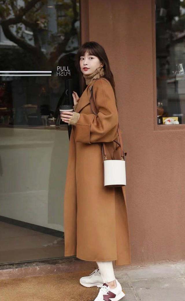 绿驼色配什么颜色显高级,今年流行咖啡色还是驼色