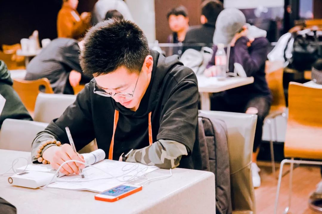 凌晨3点不回家的人,凌晨两点没有回家的人