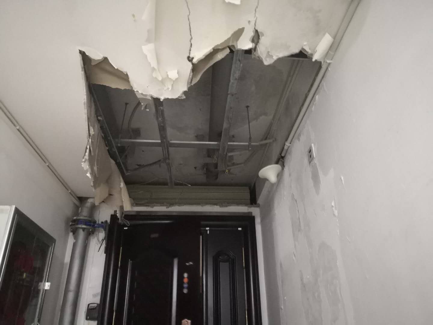 楼上漏水拒绝整改怎么维权,楼上漏水不配合解决如何维权