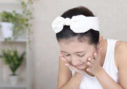 bb霜上妆不浮粉的技巧视频,化妆的正确步骤bb霜前面用什么