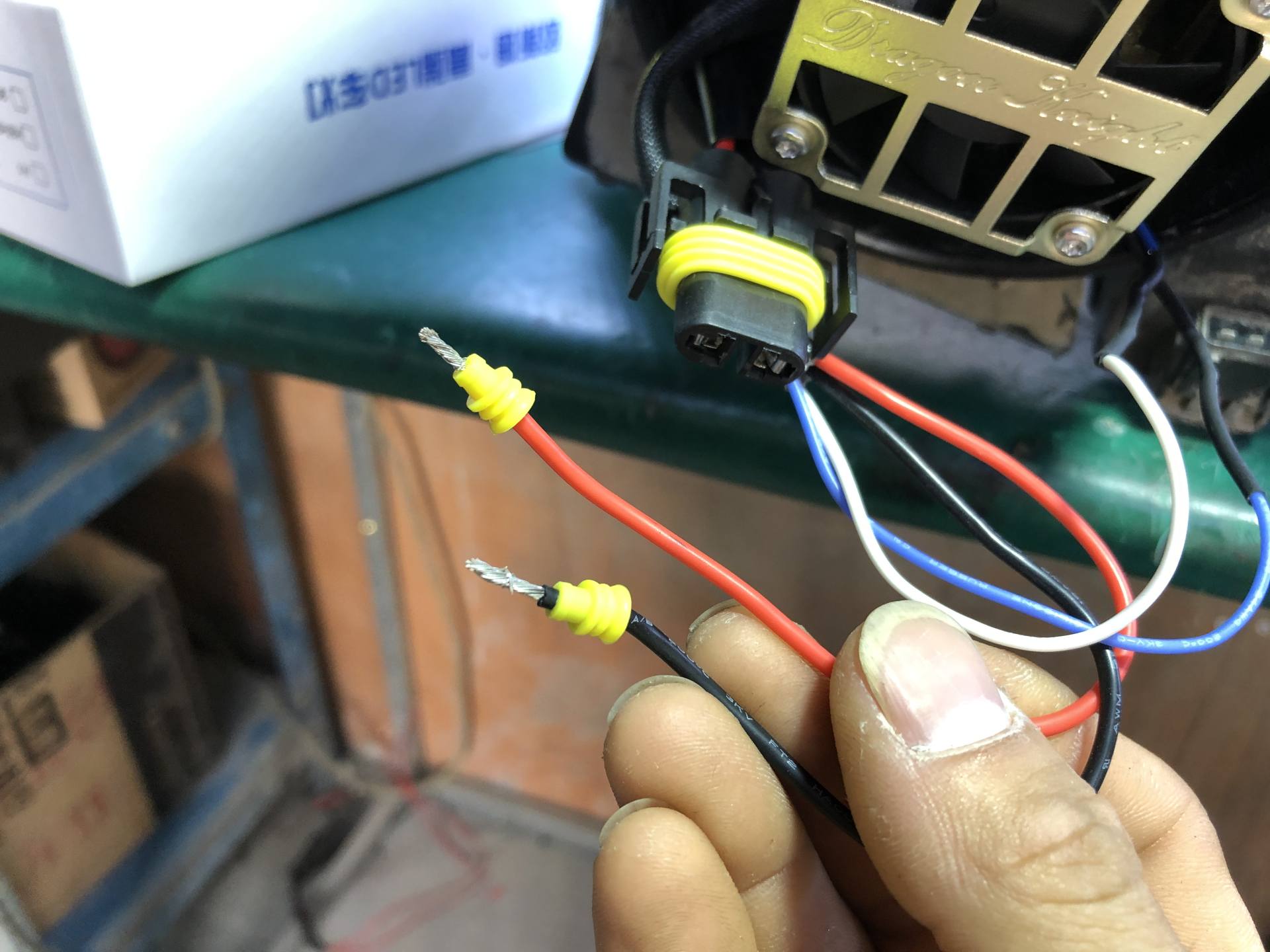 指南者改装自动大灯教程,指南者怎样自己更换车灯