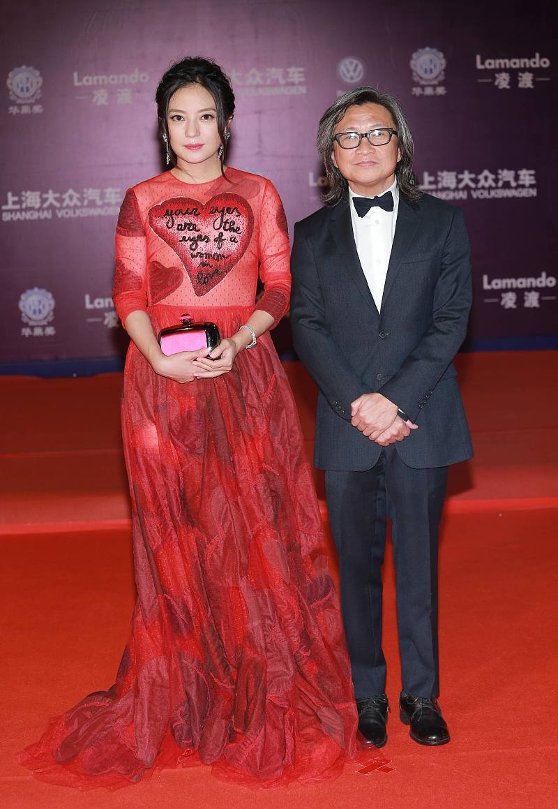 赵薇减龄装扮,赵薇红头纱