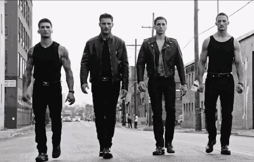 褶皱的皮衣服怎么快速弄平,皮衣皱了洗了弄平小技巧