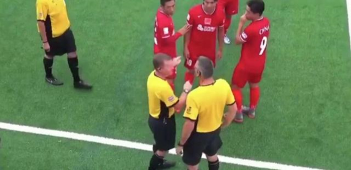 男足2比0领先被连进三球,中国男足4:0领先澳大利亚东亚杯