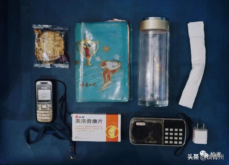 大衣哥朱之文买新车引围观,大衣哥朱之文被农民围观