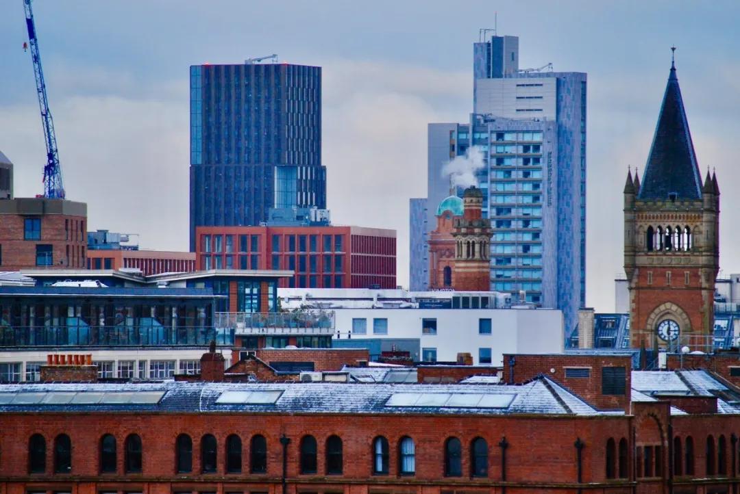 昨天比基尼!今天下雪!英国的天气能有多奇葩?