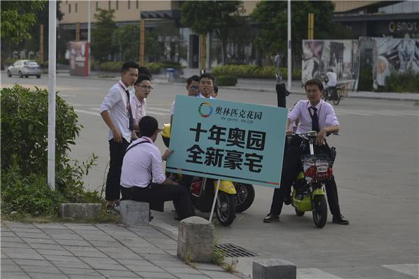 房产公司销售冠军月入99万,房产销售冠军月薪