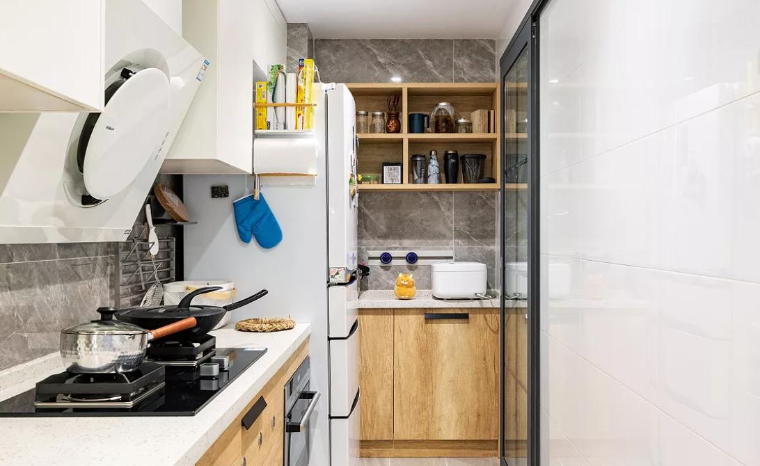 老公硬要打通阳台，做“走入式小抬高”，太聪明了！家人都夸实用