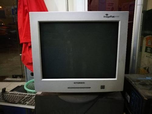 买了个一万多的电脑,买了很多电脑