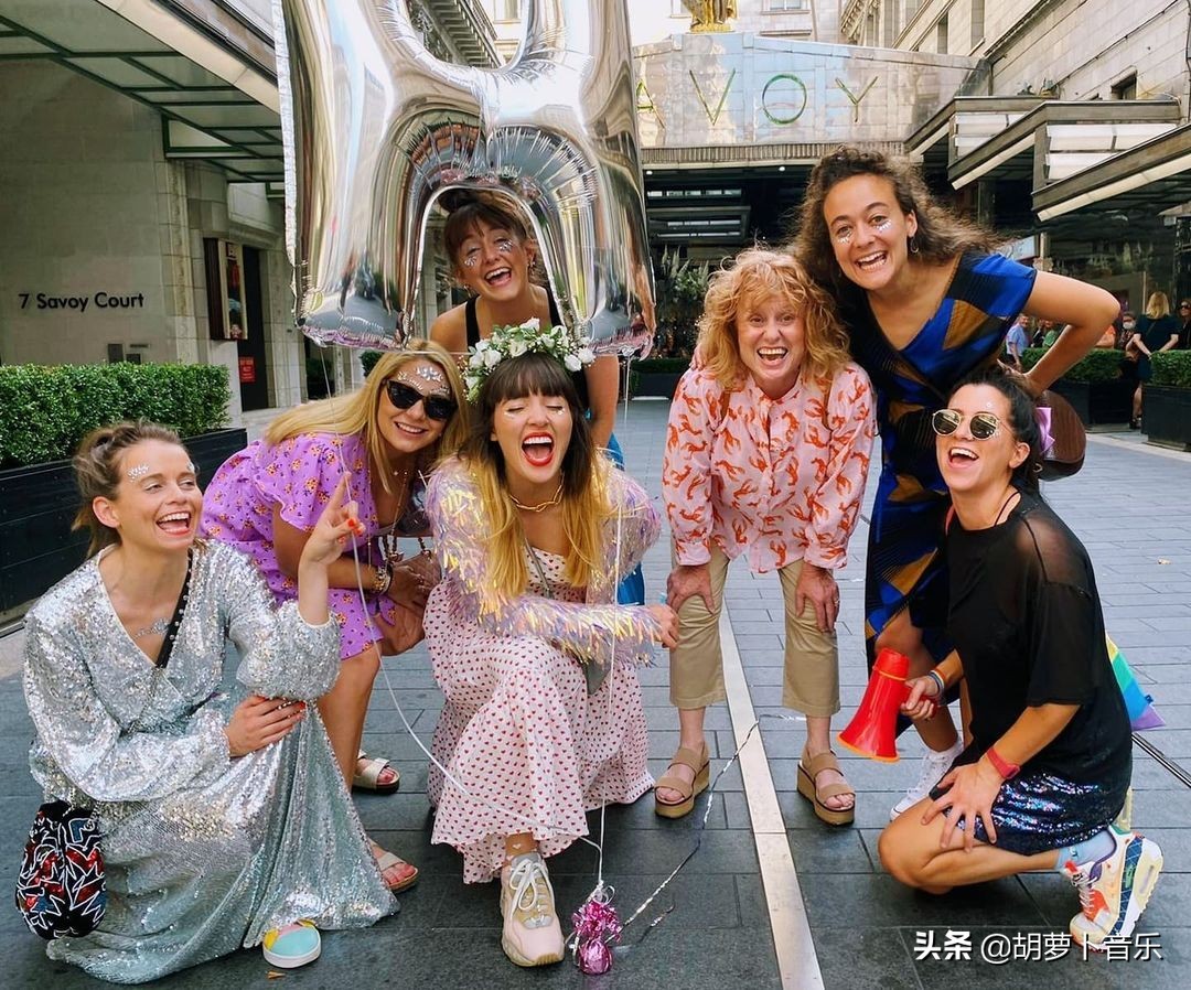 今日欧美圈:侃爷新专“果然”推迟,Grimes助阵Chromatica混音版