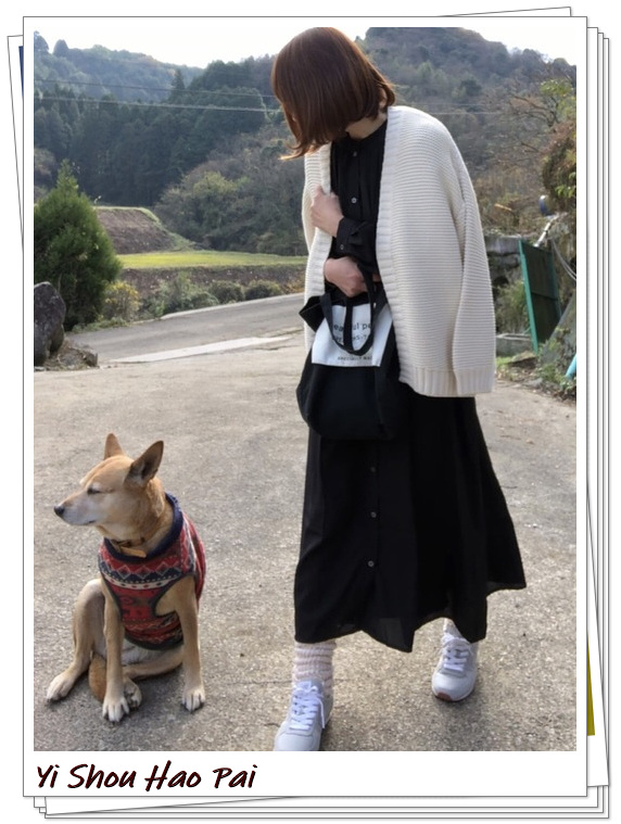 搭配休闲裙小黑鞋女款,连衣小黑裙搭配的小白鞋