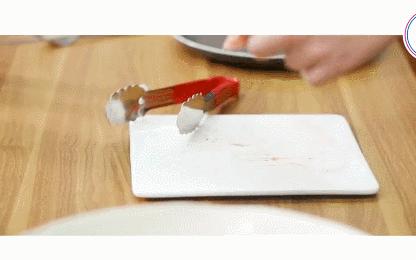 吴昕现身薇娅直播间,一边跳舞一边吃,3分种爆卖6400枚蛋黄酥